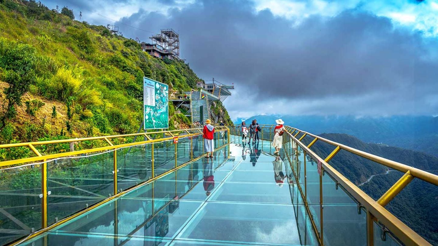 Is Sapa Glass Bridge safe